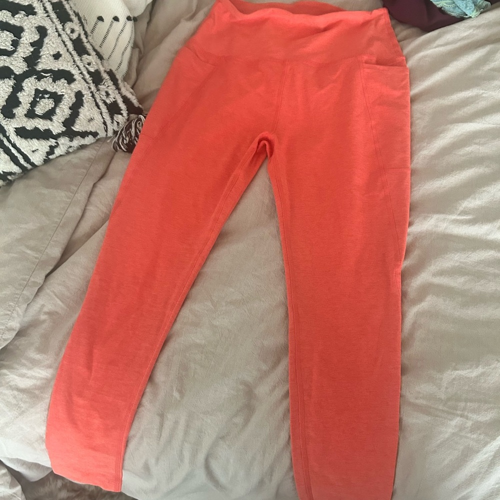 Beyond yoga coral colored leggings